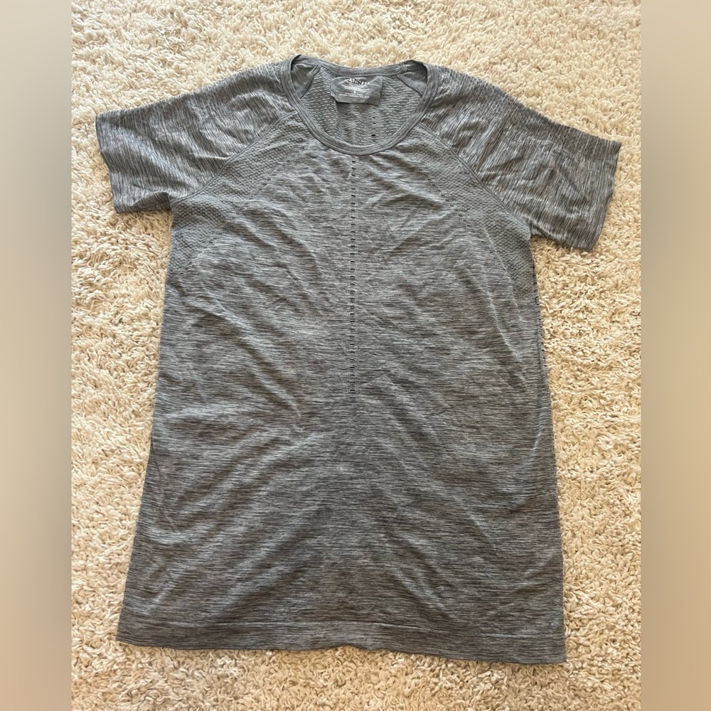 Athleta tee